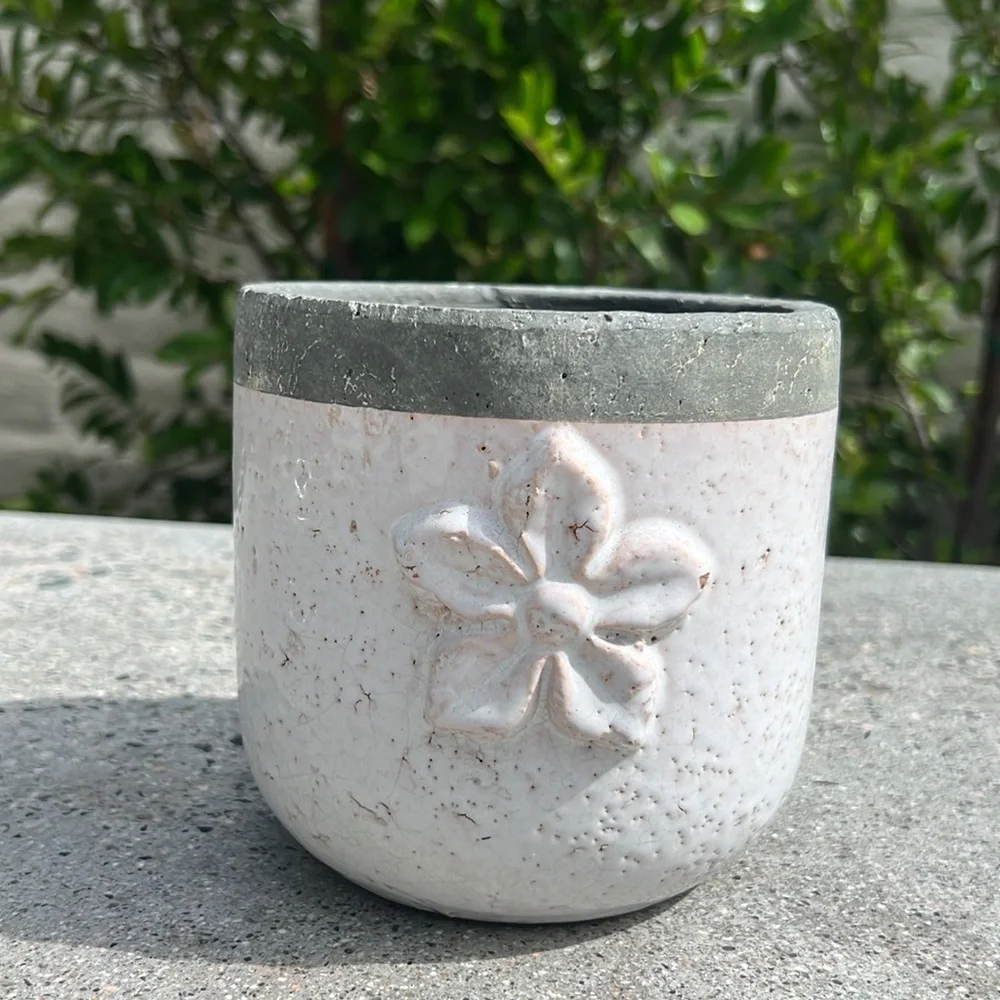 🌸 Ceramic pot for plants 🪴 - Picture 1 of 3